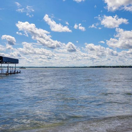 Cozy Clear Lake Home - Walk To Town And Boat Dock! Exterior photo