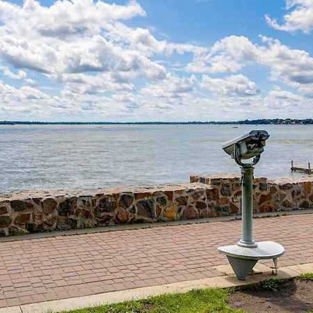 Cozy Clear Lake Home - Walk To Town And Boat Dock! Exterior photo