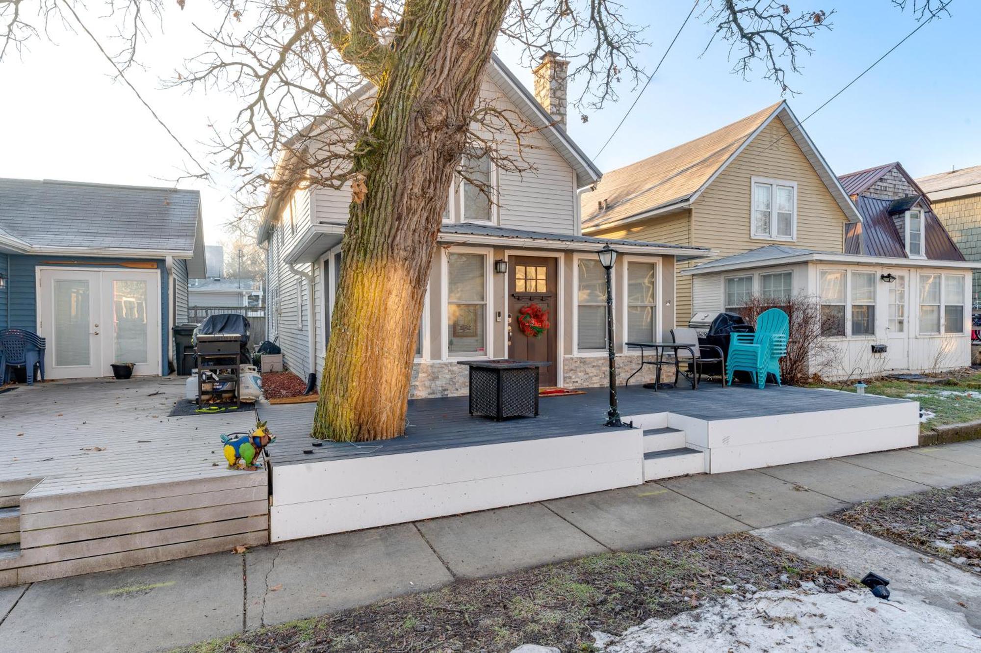 Cozy Clear Lake Home - Walk To Town And Boat Dock! Exterior photo