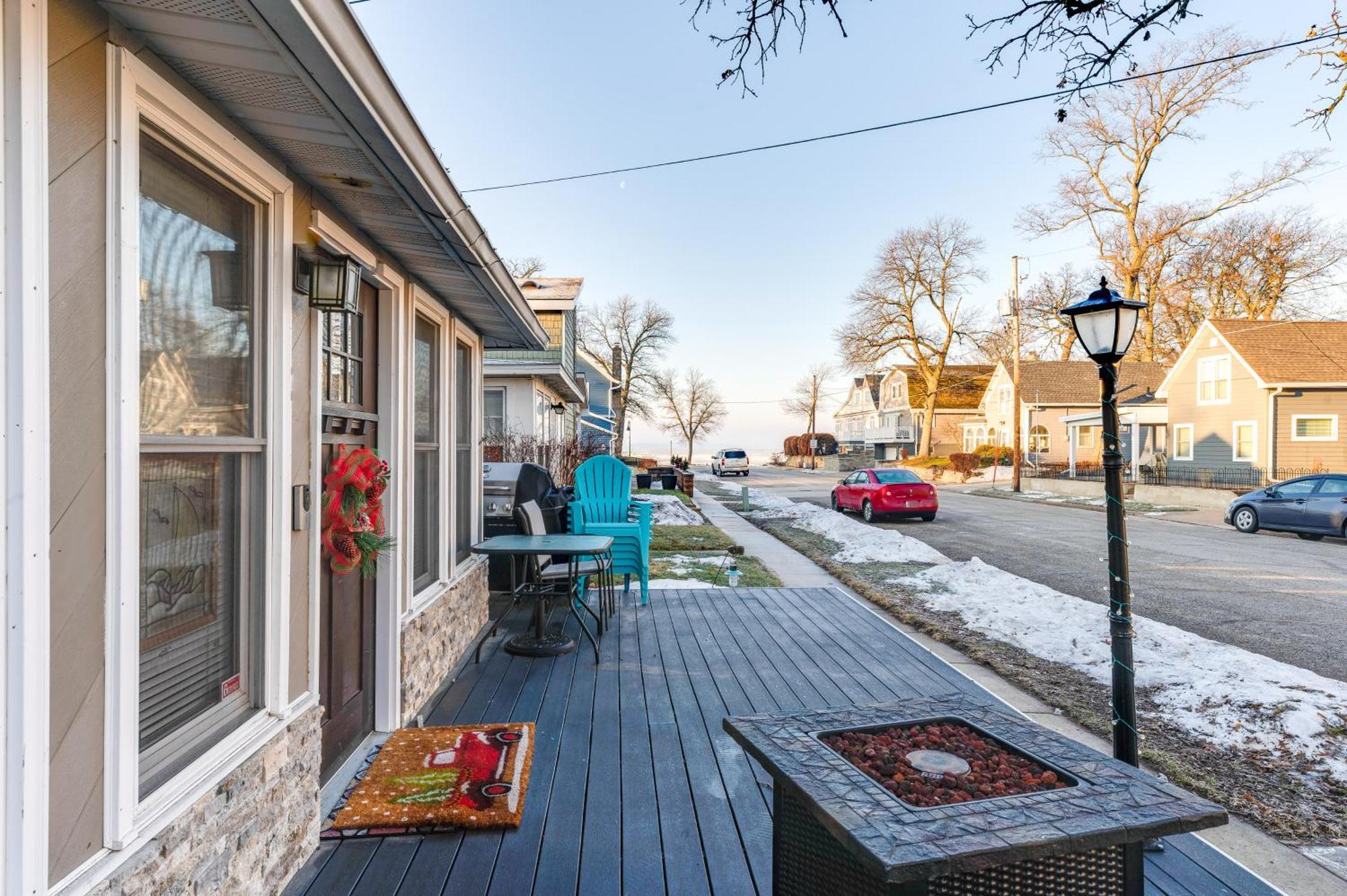 Cozy Clear Lake Home - Walk To Town And Boat Dock! Exterior photo