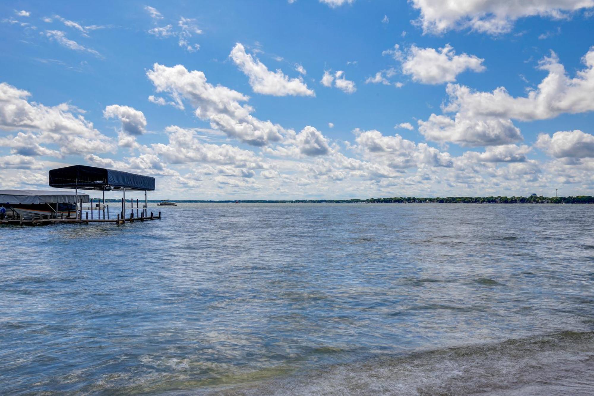 Cozy Clear Lake Home - Walk To Town And Boat Dock! Exterior photo