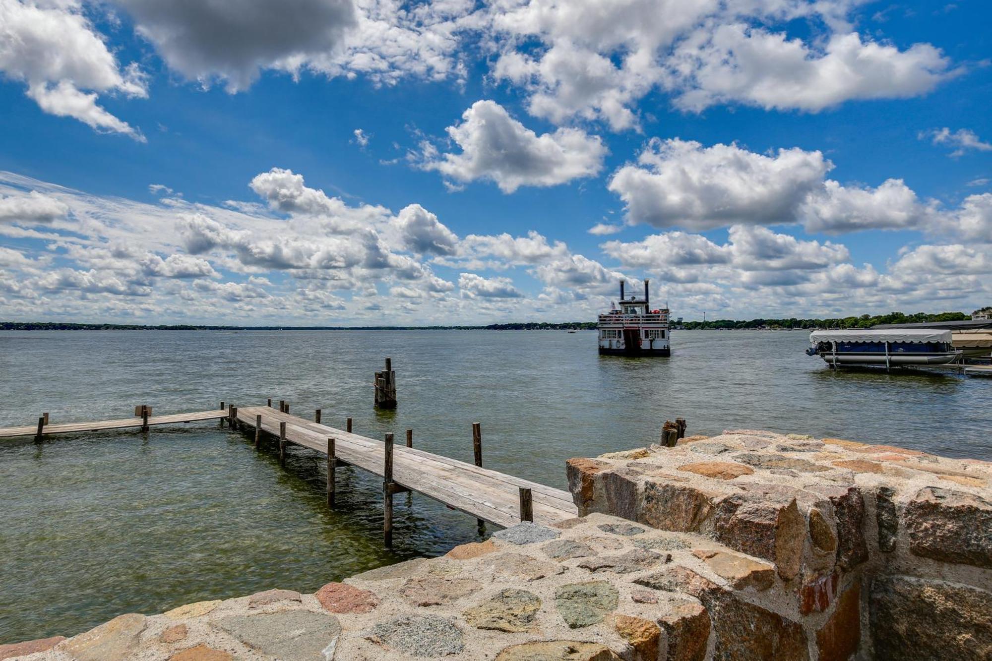 Cozy Clear Lake Home - Walk To Town And Boat Dock! Exterior photo