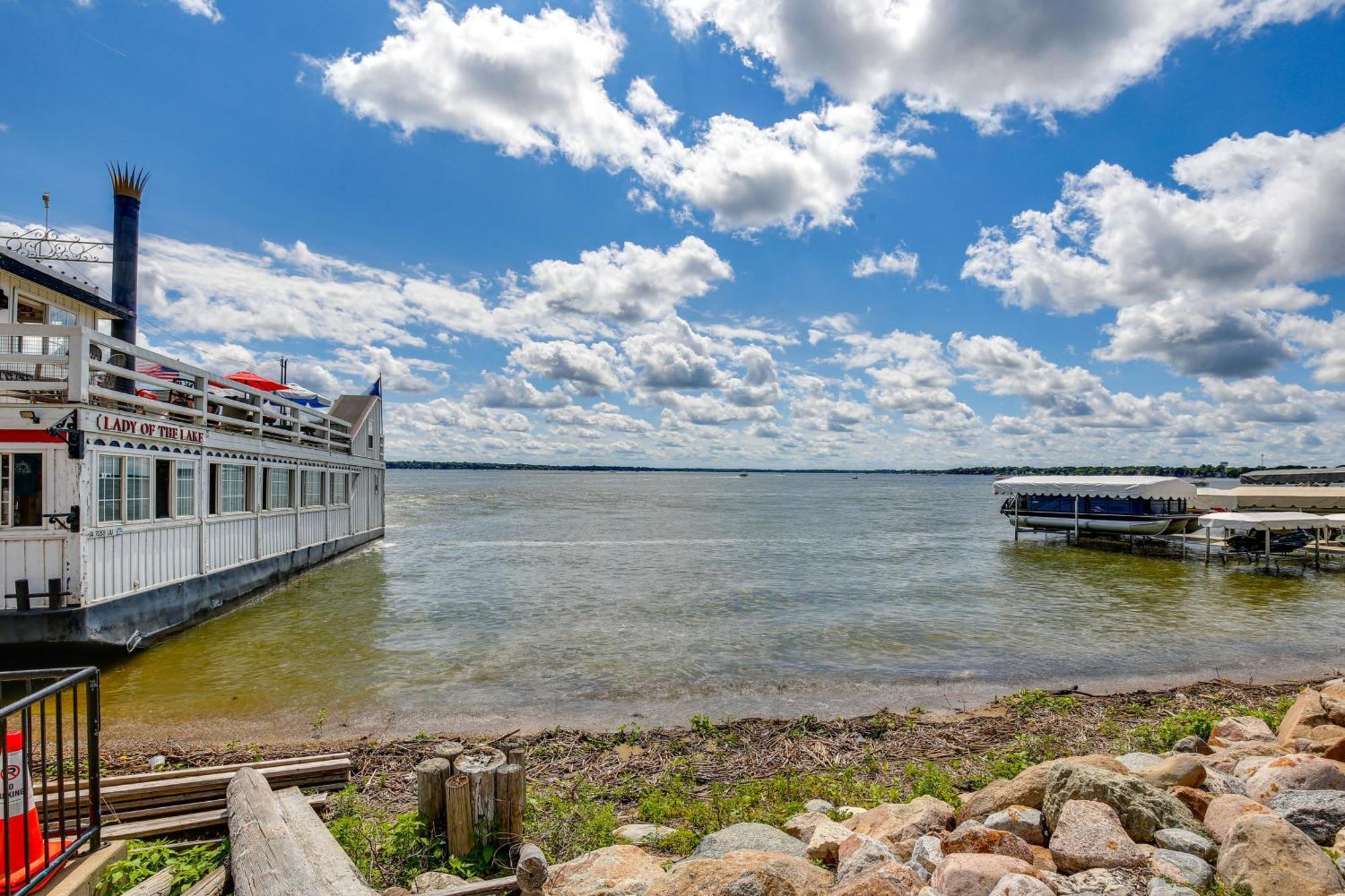 Cozy Clear Lake Home - Walk To Town And Boat Dock! Exterior photo