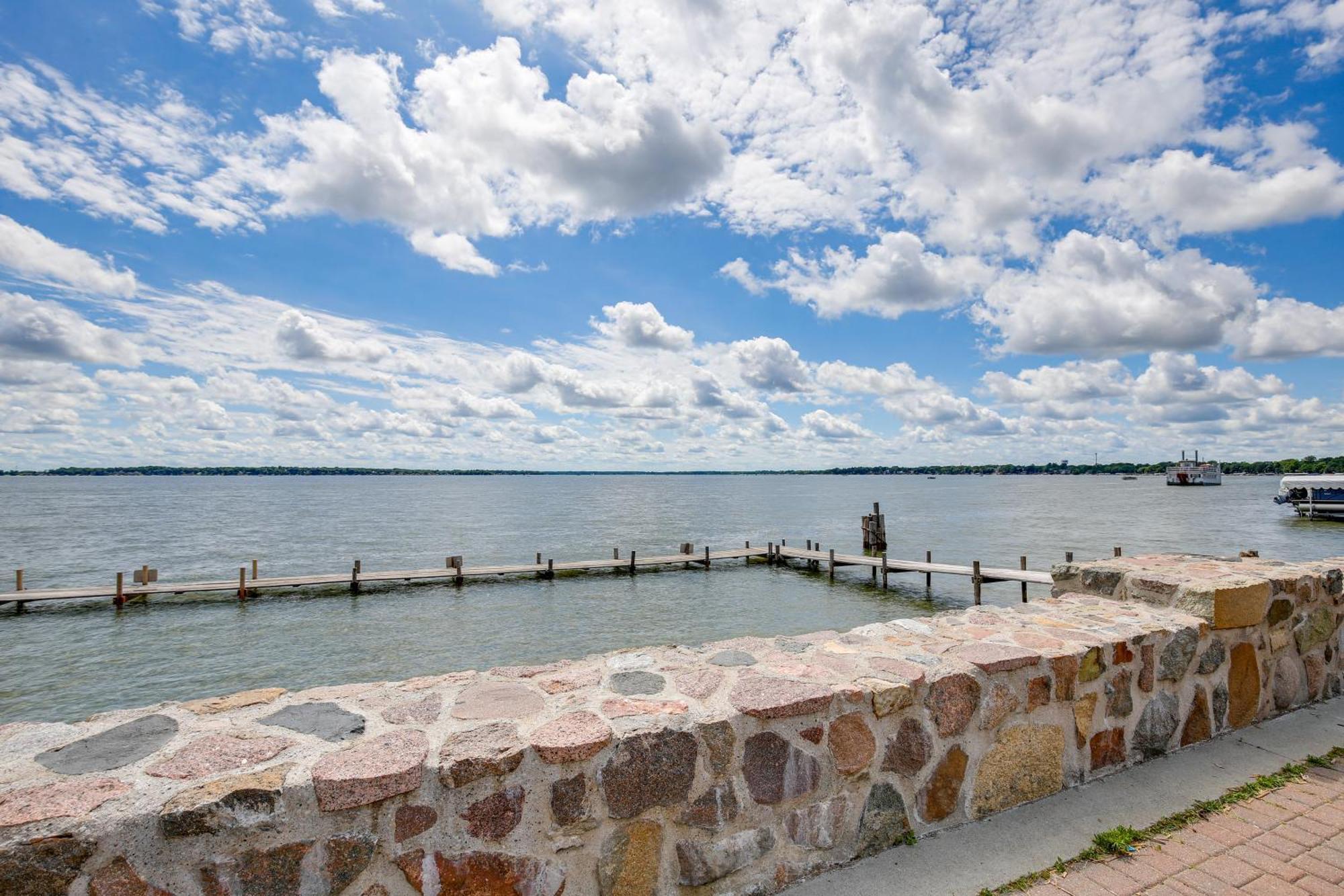 Cozy Clear Lake Home - Walk To Town And Boat Dock! Exterior photo