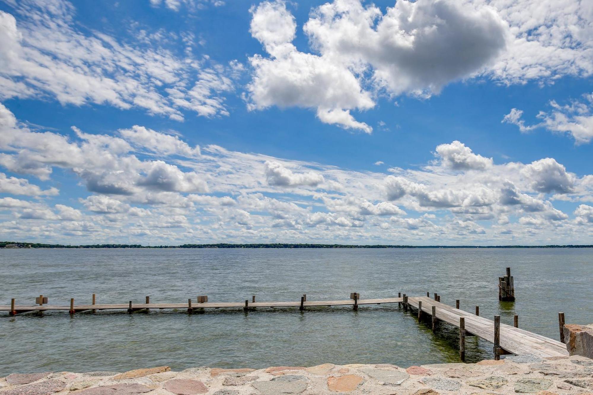 Cozy Clear Lake Home - Walk To Town And Boat Dock! Exterior photo