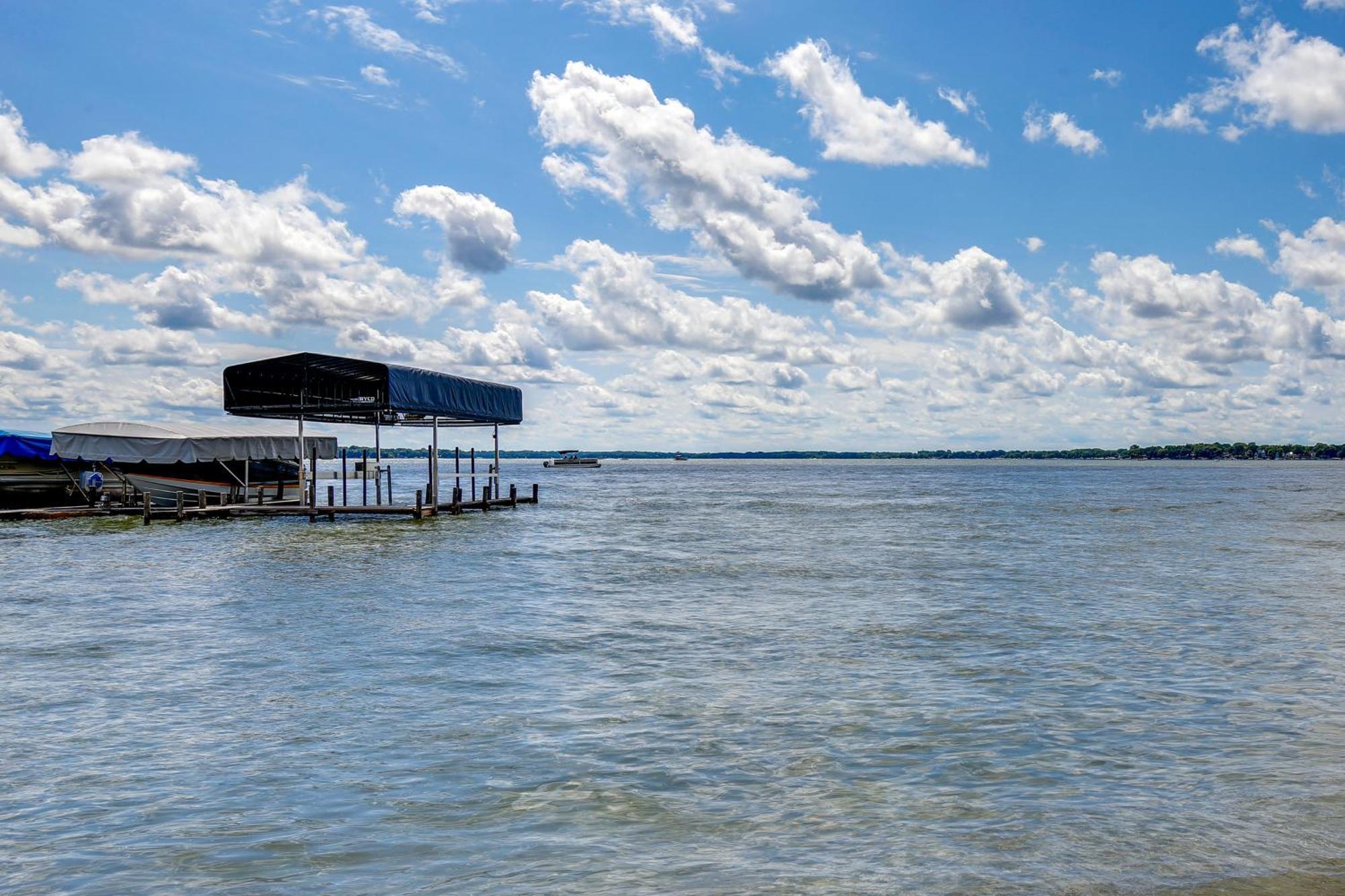 Cozy Clear Lake Home - Walk To Town And Boat Dock! Exterior photo